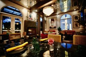 The Crescent Hotel Beverly Hills