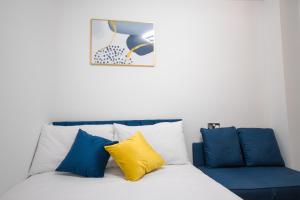 Central London 4BR Home with Parking and Garden