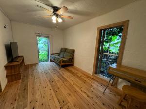 「池間島の一棟貸切りの宿アロハナ」日本最大級のサンゴ礁群ヤビジに最も近い宿。夕陽,海まで徒歩3分