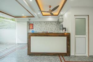Collection O Corporate Suite Near Omaxe Celebration Mall