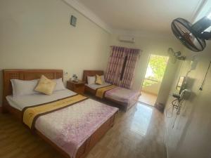 Nhà nghỉ Hoàng Lan