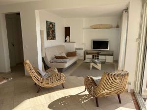 Appartement 2P avec Terrasse, Animaux Acceptés, Parking, Climatisation - FR-1-250-325