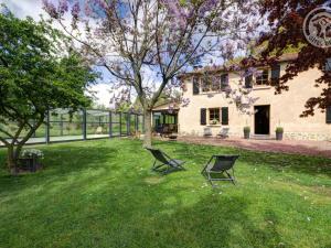 Gîtes spacieux avec piscine privative, sauna, animaux acceptés et parking, jusquà 18 personnes - FR-1-496-382