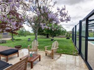 Gîtes spacieux avec piscine privative, sauna, animaux acceptés et parking, jusquà 18 personnes - FR-1-496-382