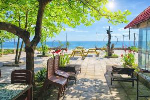 Newlife Homestay & Restaurant