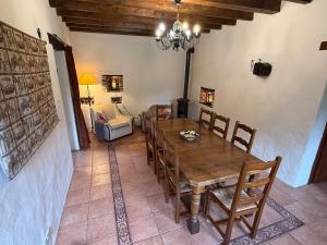 Luxury rural farmhouse retreat ideal for families with a jacuzzi hot tub