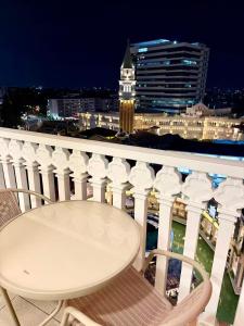 Canal View Luxury Stay, Massage Chair, Office Desk