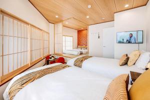 Kyoto Station Shinkansen,3 mins drive,15 mins walk, 3 bedrooms, 1 living room, 2 bathrooms, 68 sqm, washing machine with dryer, free parking