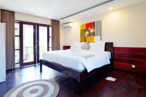 6 Bedrooms with Private Pool - Twin Villa Pengiyasan