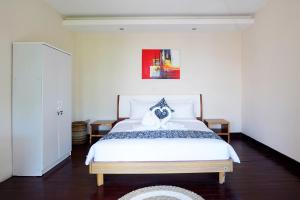 6 Bedrooms with Private Pool - Twin Villa Pengiyasan