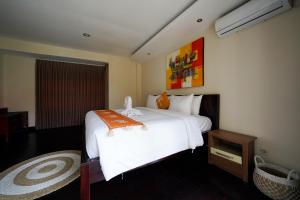 6 Bedrooms with Private Pool - Twin Villa Pengiyasan
