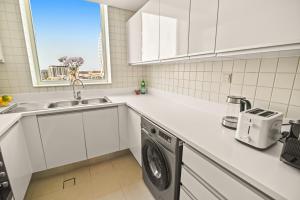 Beachfront Balcony with Priceless Sunset Views Iconic Dubai Vacation