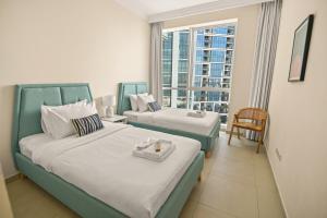 Beachfront Balcony with Priceless Sunset Views Iconic Dubai Vacation