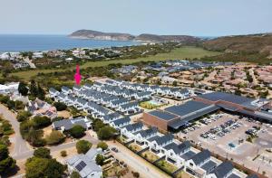 Boardwalk Hideaway 23 - Luxe 4BD Villa - Walk 2 Beach