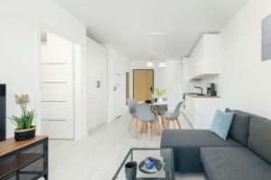 Baltycka Stylish Apartment with Parking near the Port in Kołobrzeg by Noclegi Renters