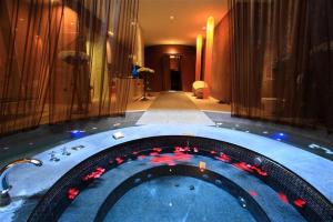 Moonlight Motel - Motely, Tchaj-čung