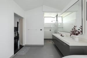 Thong Lo Luxury Pool Villa In Center Of Bangkok