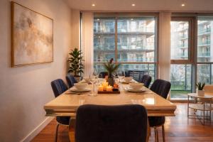 High-End Modern Two-Bedroom Apartment central