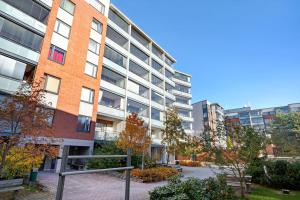 Modern Seaside Apartment - Metro & Market Nearby