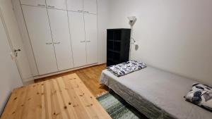 Modern Seaside Apartment - Metro & Market Nearby