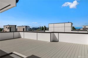 Designer Urban Retreat w Rooftop Deck & Fireplace