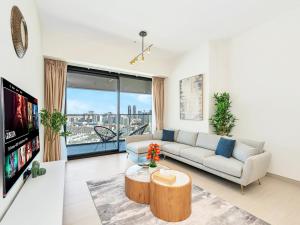 Premium 2BD with Balcony Pool & Gym