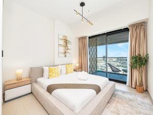 Premium 2BD with Balcony Pool & Gym