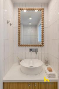 Stylish Love Nest W Balcony in Heart of Koukaki!