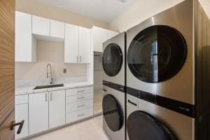 Villa Palms Signature Estate