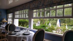 Hotels LOGIS - Hotel & Restaurant Le Gonfalon : photos des chambres