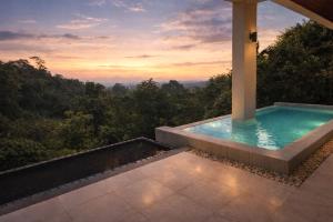 Luxury 3 BDR Jungle Villa - Infinity Pool & Seaview
