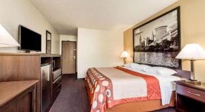 Super 8 By Wyndham FranklinMiddletown Area