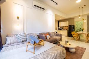Warm Sweet Home 2BR 8min to Sunway Icon City Pool
