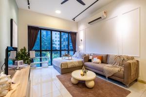 Warm Sweet Home 2BR 8min to Sunway Icon City Pool