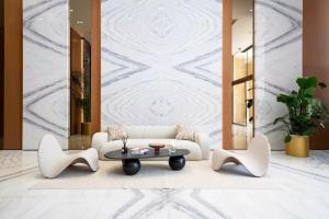 Spacious Studio with Balcony Pool & Gym