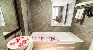 Ha Noi Crystal Pearl Hotel