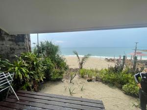 White House Beachfront