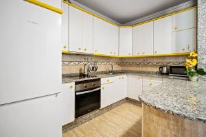 Unique 2 Br Apart in Golden Mile✺ Pool ✺ Parking