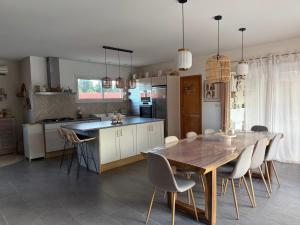 Villa du Salagou avec piscine et studio