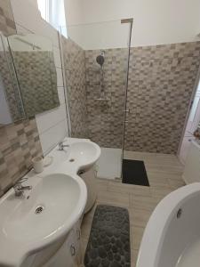 EcoWood Family Lodge