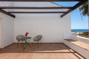 Bright Chalet with Swimming Pool and Close to Sea