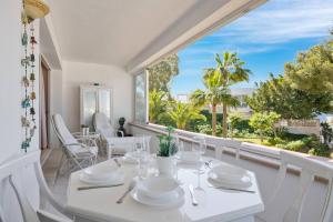 Shiny 2BR Apt with Views, Pool, Great Location