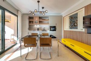 Renovated in 2024 - Apartment with Pool and Parking