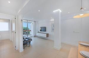 Bright Apartment Close to the Sea