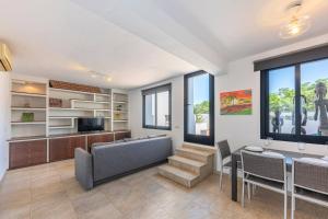 Great 3 Bedroom Apartment with Terrace in Golden Mile