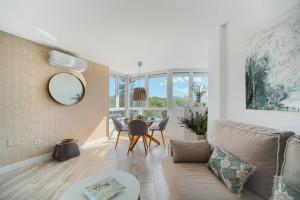 Studio Close to the Beach with Sea Views and Pool