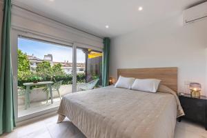 Studio with Sea Views, Pool, Parking and Tennis Court