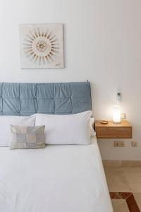 Elegant Apartment, Steps from the Sea with Parking Included