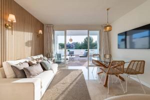 Modern Flat in Marbella, 2BR, Pool & Parking