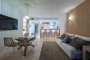 Modern Flat in Marbella, 2BR, Pool & Parking